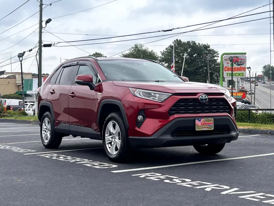 2020 Toyota RAV4 Hybrid XLE photo 1