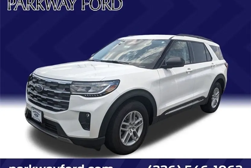 2025 Ford Explorer photo 1