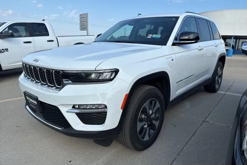 2022 Jeep Cherokee Limited 4xe photo 1
