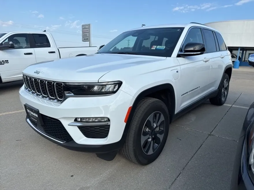 2022 Jeep Cherokee Limited 4xe photo 1
