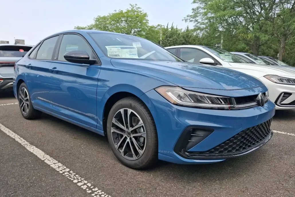 2025 Volkswagen Jetta 1.5T Sport photo 1