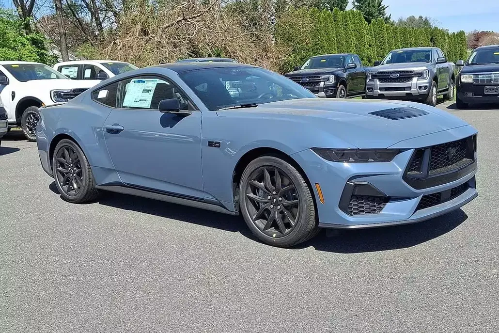 2025 Ford Mustang GT photo 1