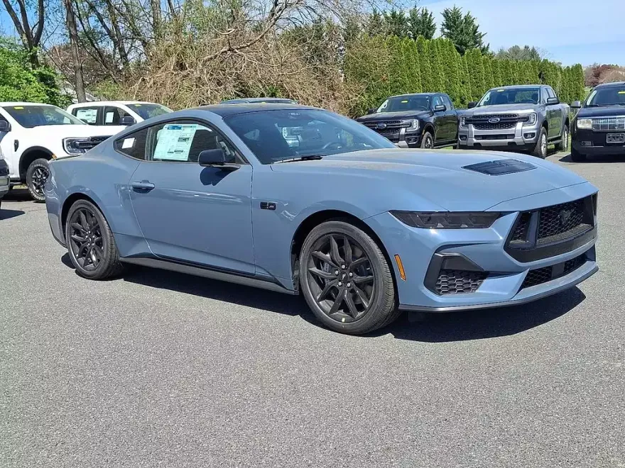 2025 Ford Mustang GT photo 1