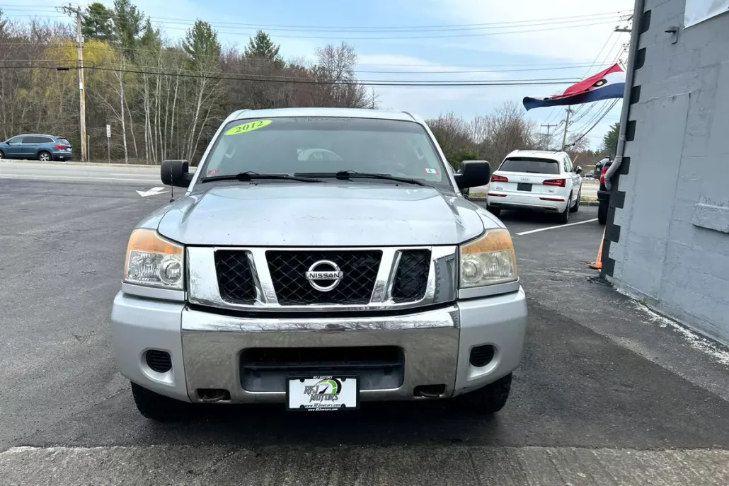 2012 Nissan Titan SV Crew Cab photo 1