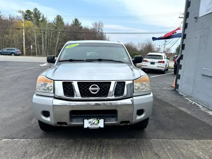 2012 Nissan Titan SV Crew Cab photo 1