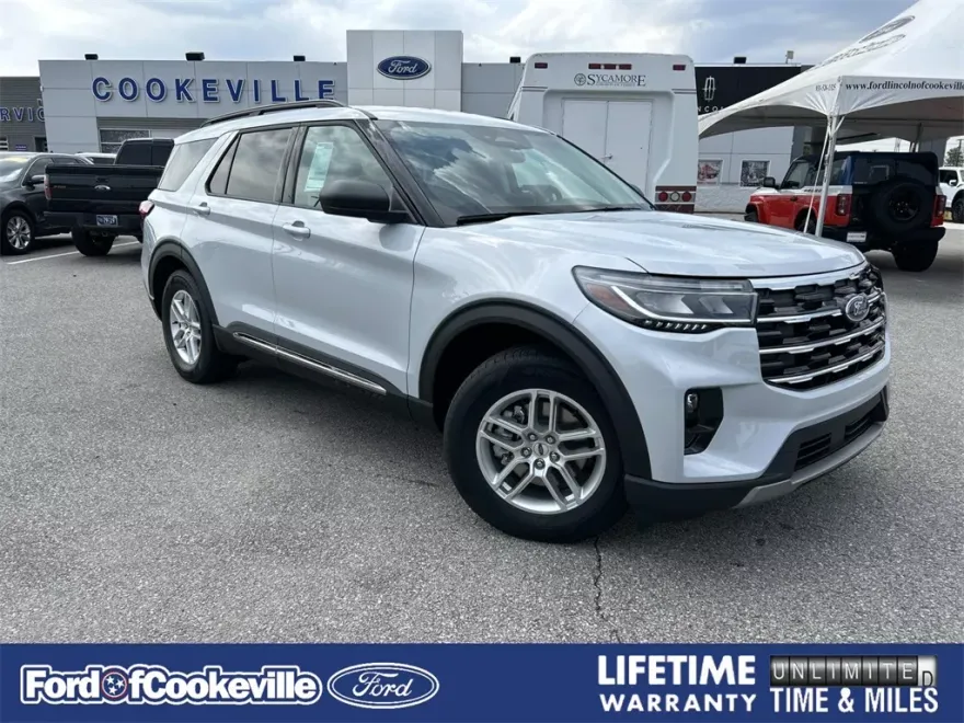 2025 Ford Explorer photo 1