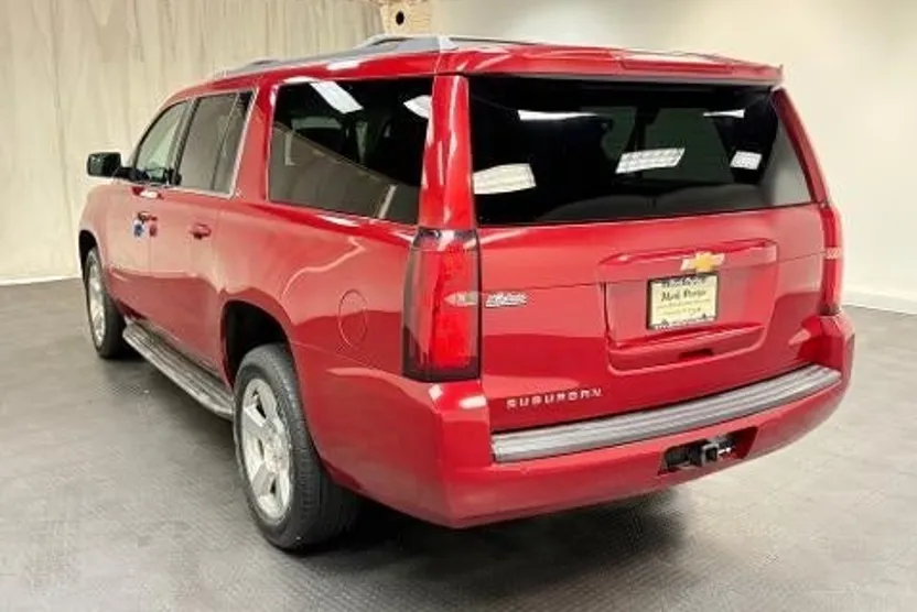 2015 Chevrolet Suburban LT photo 1