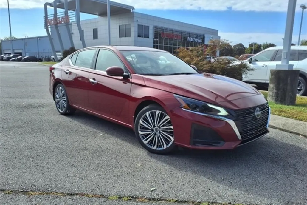 2025 Nissan Altima SL photo 1