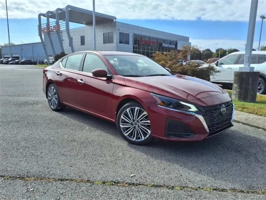 2025 Nissan Altima SL photo 1