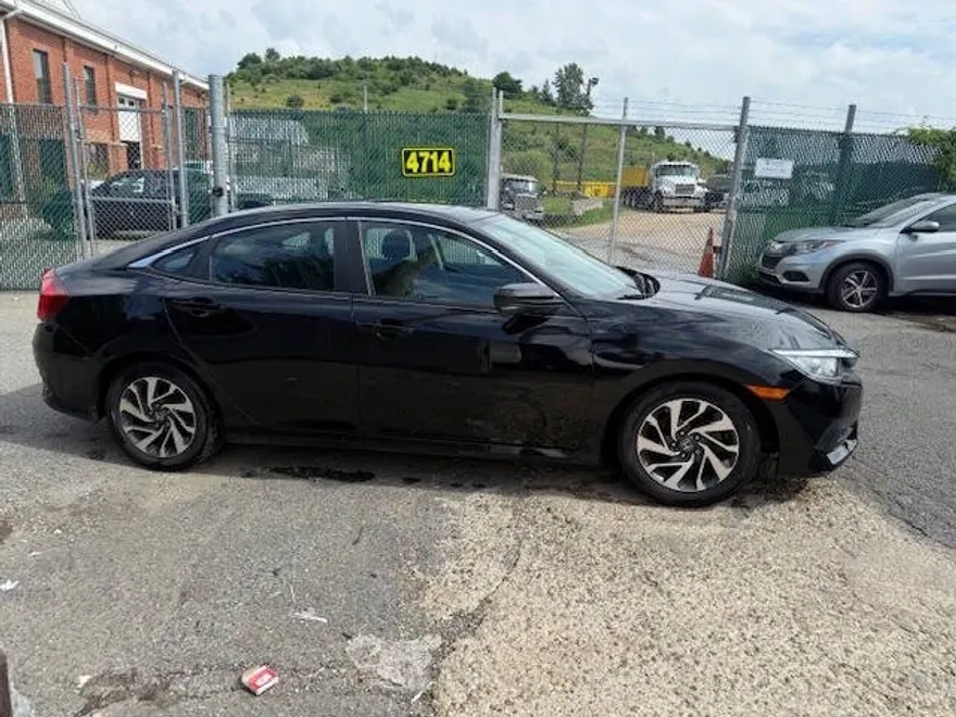 2018 Honda Civic EX photo 1