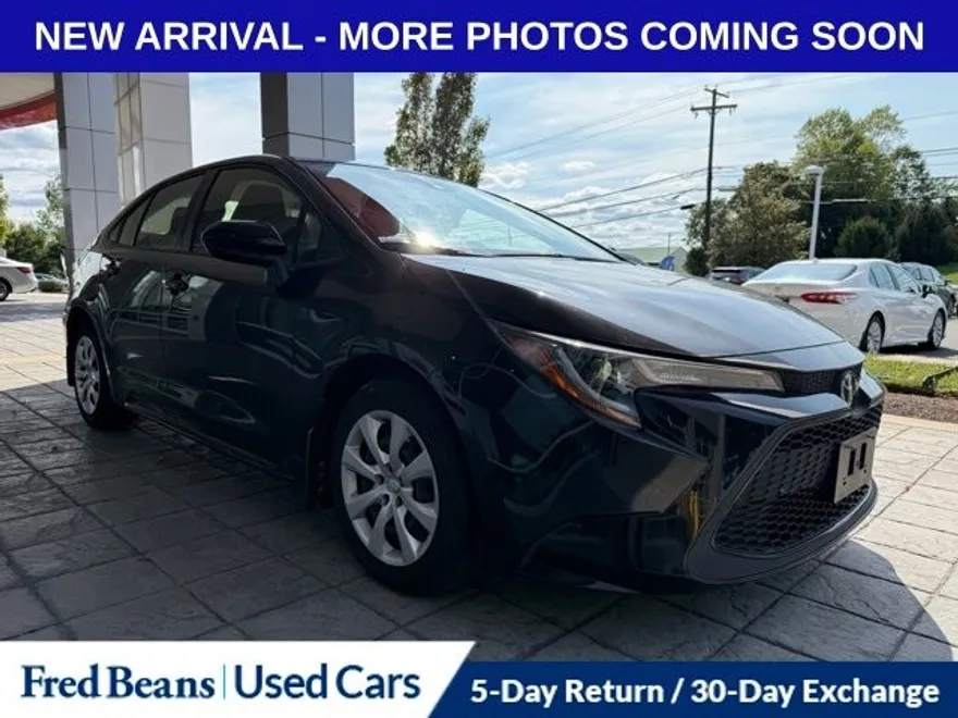 2022 Toyota Corolla LE photo 1