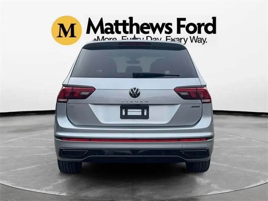 2022 Volkswagen Tiguan SE R-Line Black photo 1