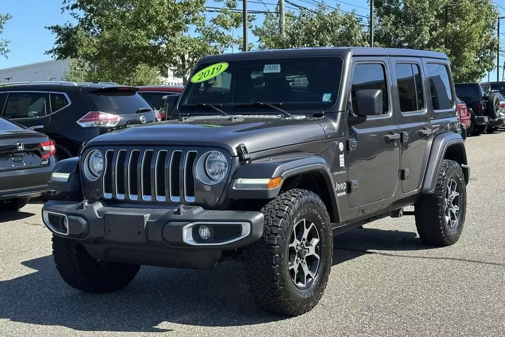 2019 Jeep Wrangler Unlimited Sahara photo 1