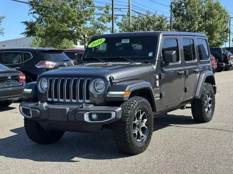 2019 Jeep Wrangler Unlimited Sahara photo 1