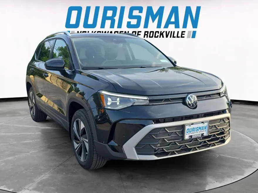 2025 Volkswagen Taos SE photo 1