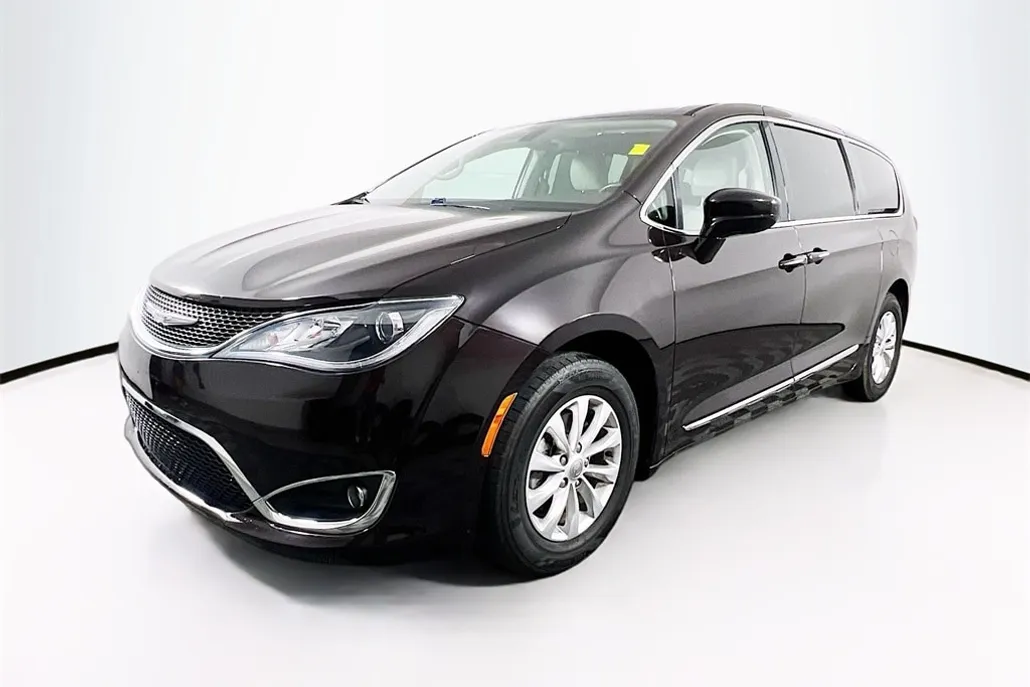 2018 Chrysler Pacifica Touring L photo 1