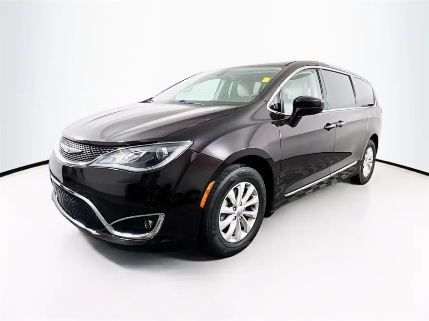 2018 Chrysler Pacifica Touring L photo 1