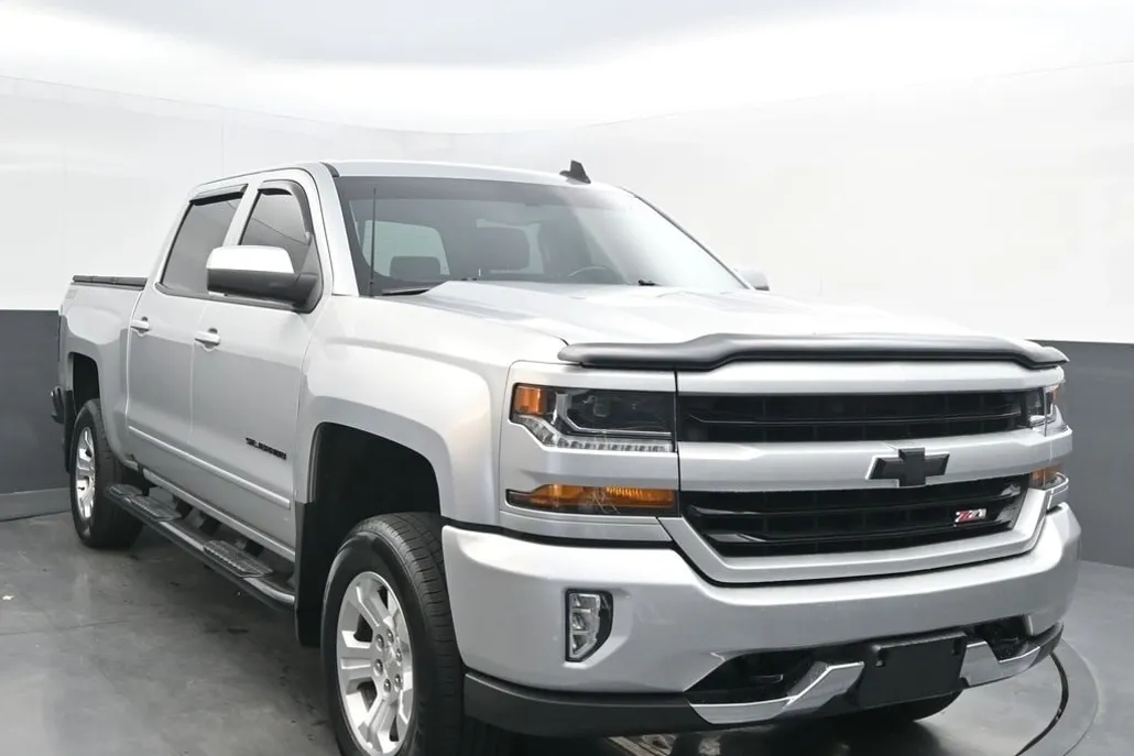 2018 Chevrolet Silverado 1500 LT photo 1