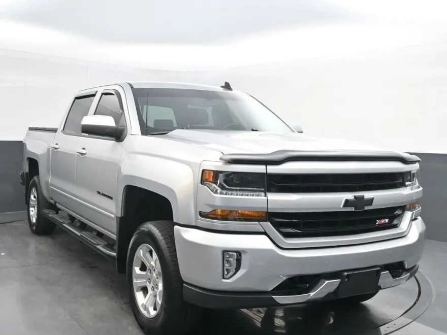 2018 Chevrolet Silverado 1500 LT photo 1