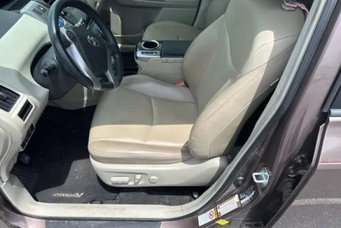 2017 Toyota Prius V Five photo 3