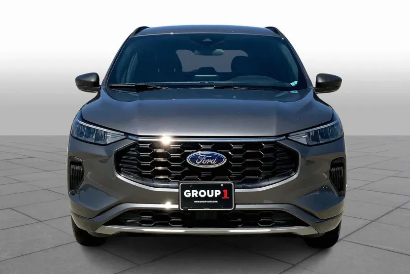 2024 Ford Escape ST-Line photo 1
