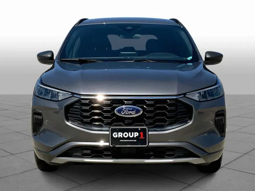 2024 Ford Escape ST-Line photo 1
