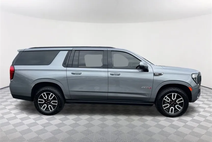 2022 Gmc Yukon XL AT4 photo 1
