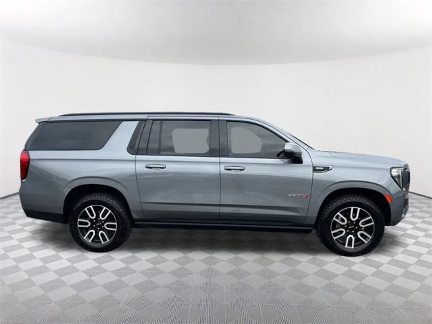 2022 Gmc Yukon XL AT4 photo 1