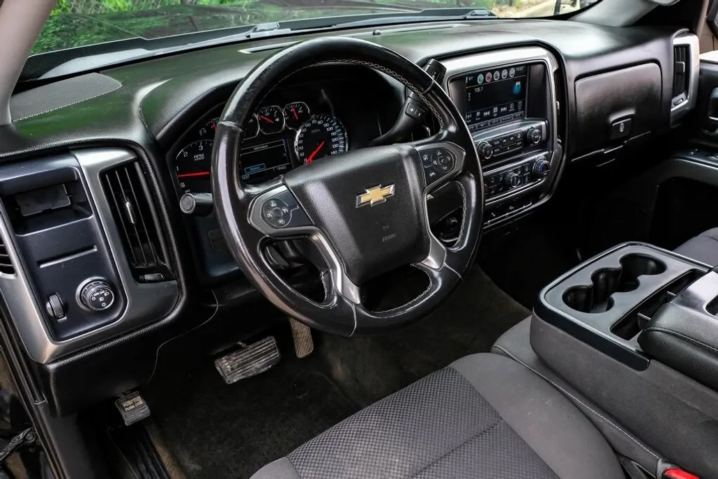 2018 Chevrolet Silverado 1500 LT photo 1