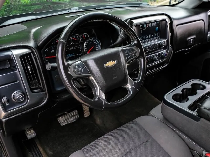 2018 Chevrolet Silverado 1500 LT photo 1