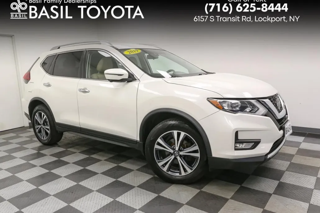 2019 Nissan Rogue SV photo 1
