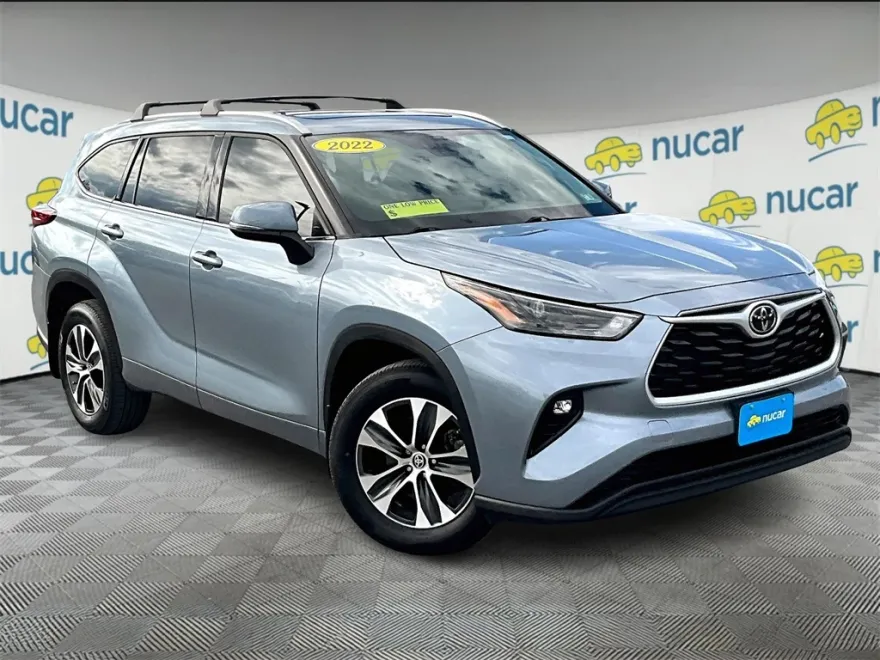2022 Toyota Highlander XLE photo 1