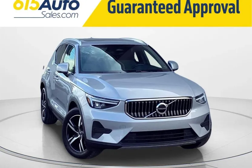 2024 Volvo XC40 Core AWD photo 1