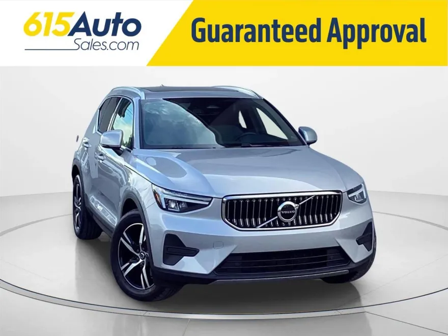 2024 Volvo XC40 Core AWD photo 1