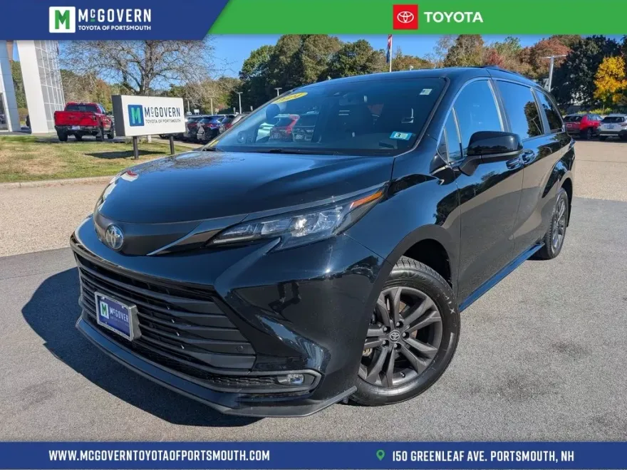 2024 Toyota Sienna Woodland Edition photo 1