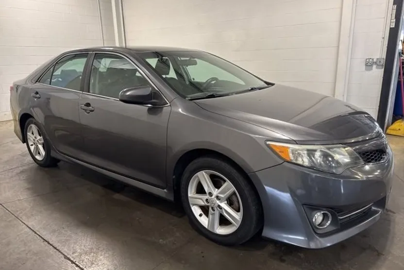 2014 Toyota Camry L photo 1