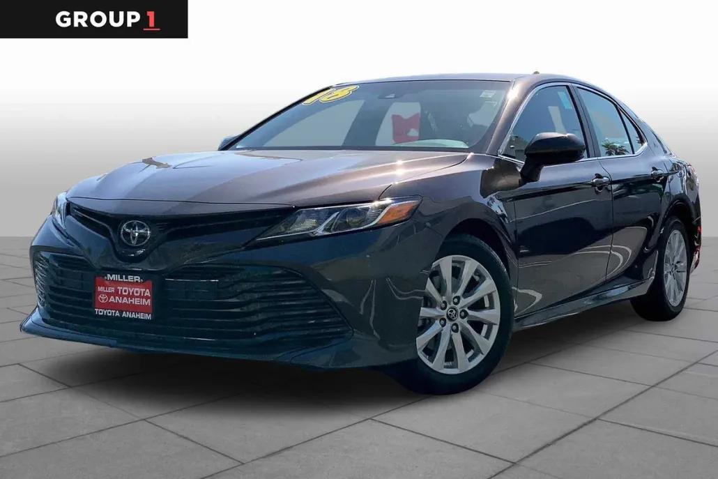 2018 Toyota Camry LE photo 1