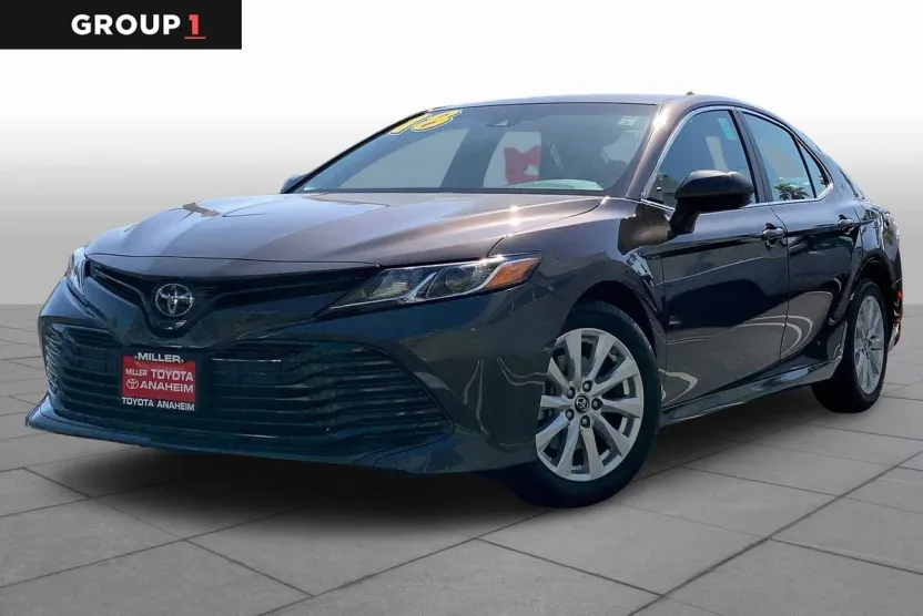2018 Toyota Camry LE photo 1