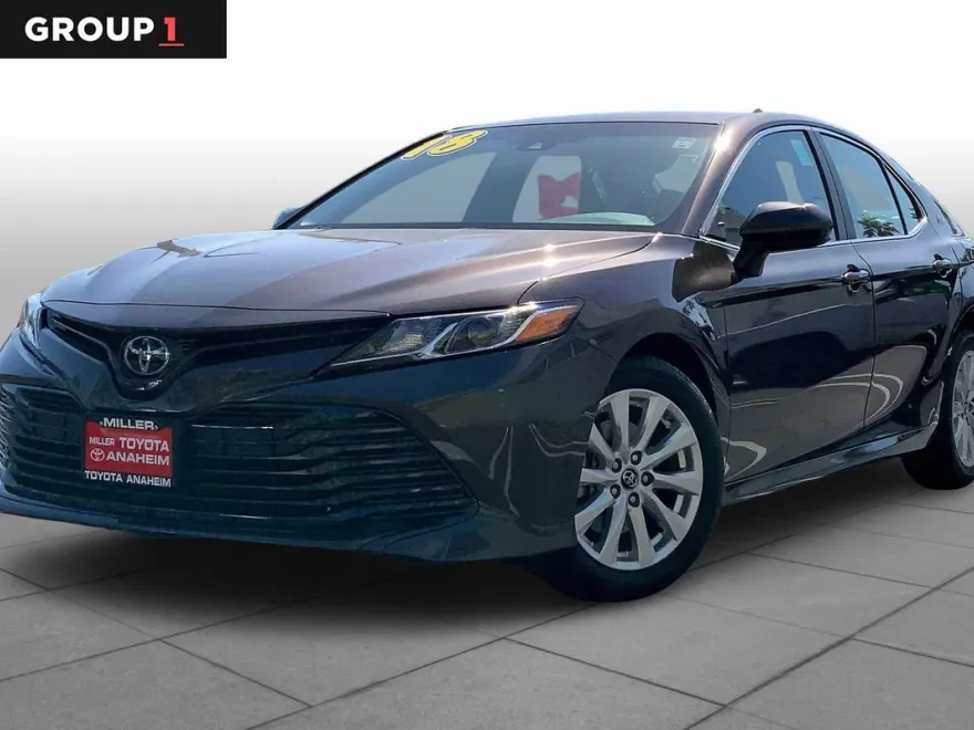 2018 Toyota Camry LE photo 1