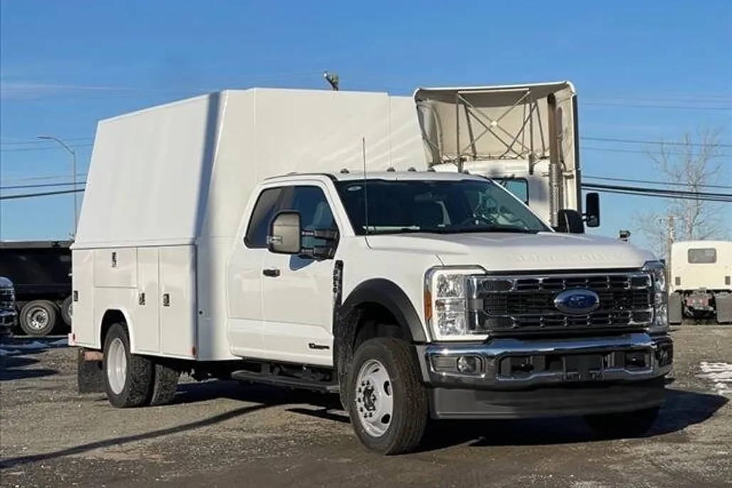 2024 Ford F-550 photo 1