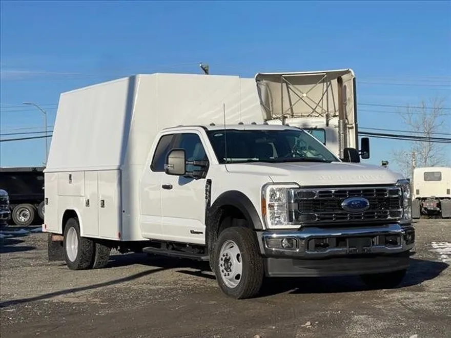2024 Ford F-550 photo 1
