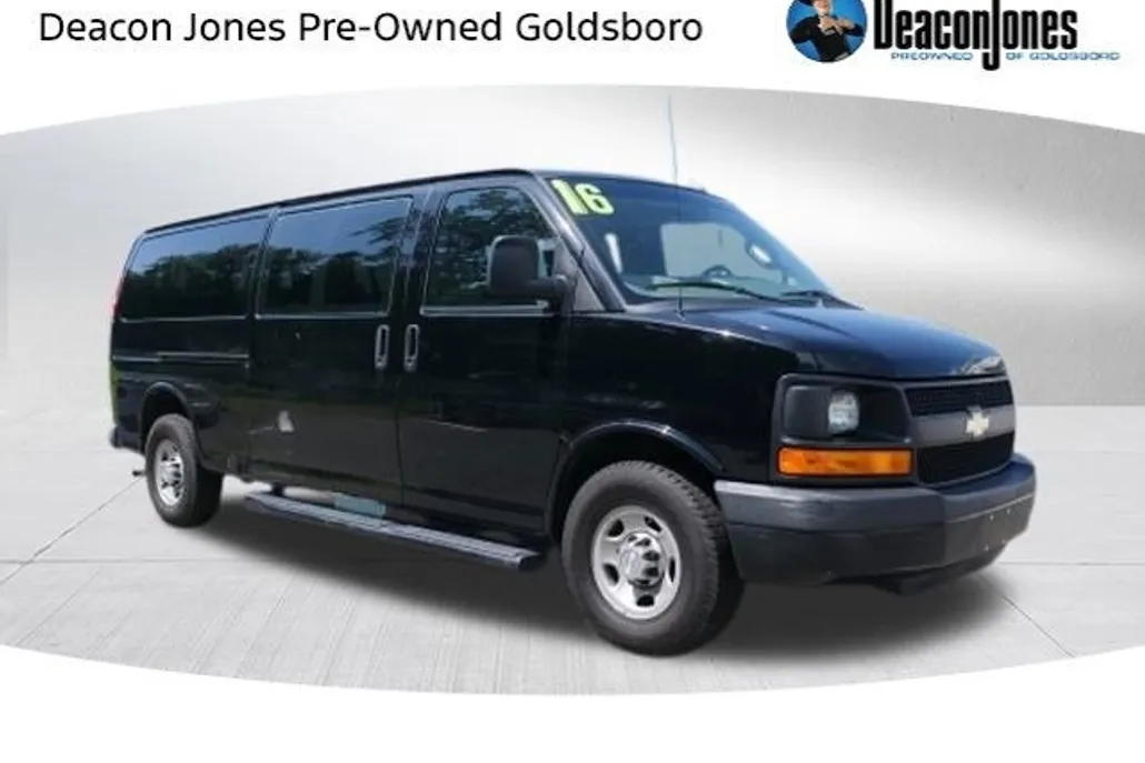 2016 Chevrolet Express Passenger LS photo 1