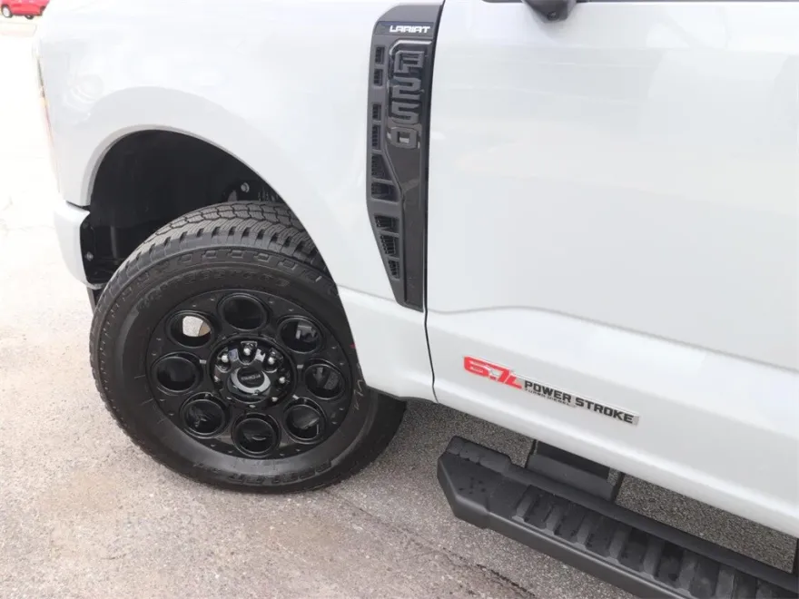 2026 Ford F-250 Lariat photo 1