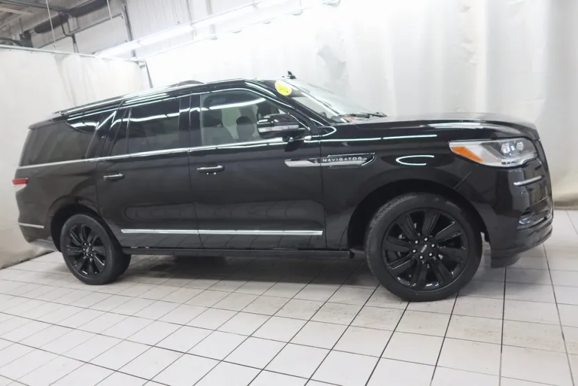 2023 Lincoln Navigator L Reserve photo 1