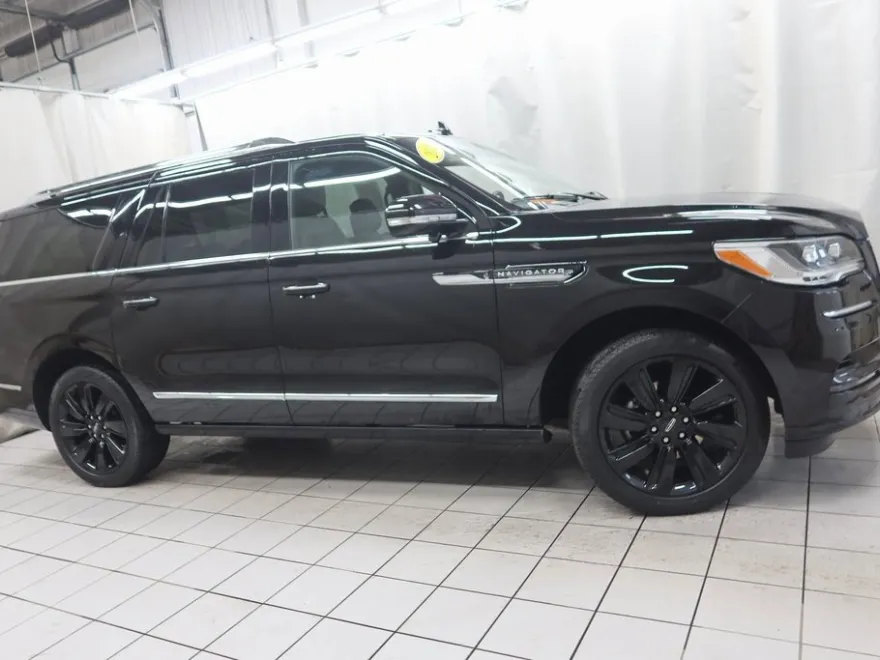 2023 Lincoln Navigator L Reserve photo 1