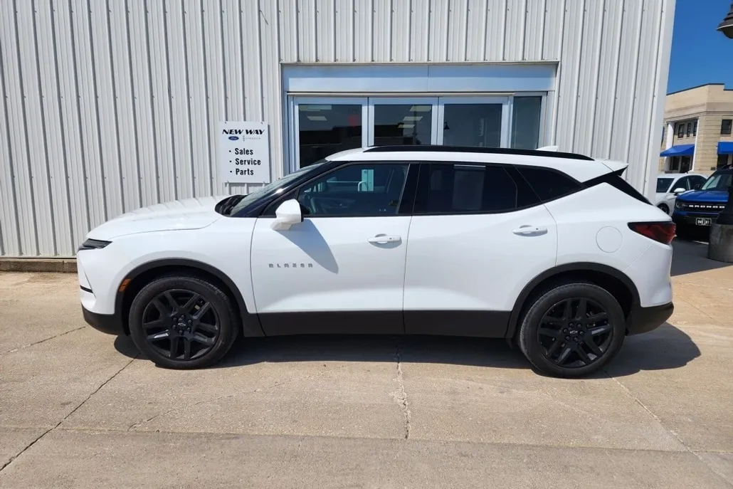 2023 Chevrolet Blazer 2LT photo 1