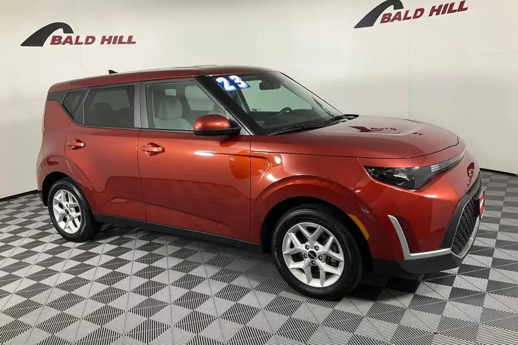 2023 Kia Soul LX S photo 1
