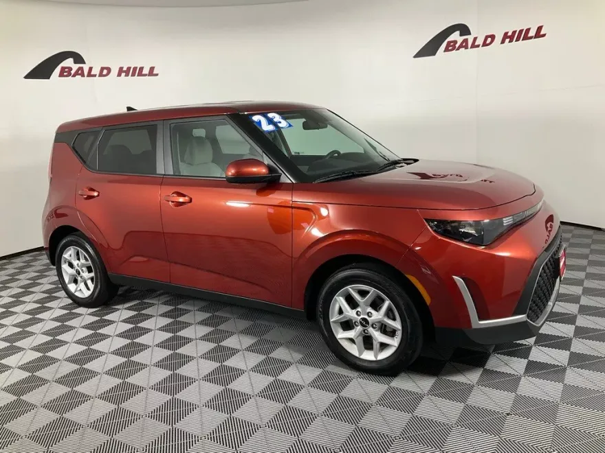 2023 Kia Soul LX S photo 1