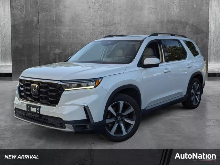 2023 Honda Pilot Touring Sport photo 1