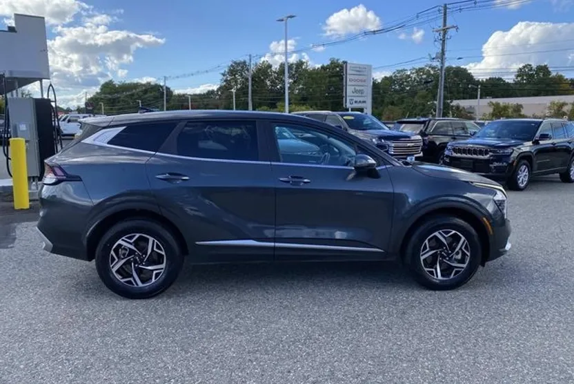 2024 Kia Sportage LX photo 1